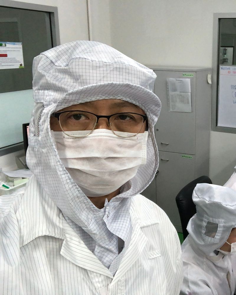 ผู้ก่อตั้งตรวจงานกับทีม QC ด้วยตัวเอง